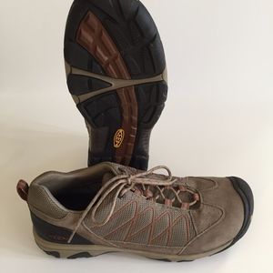 Men's size 15 Keen hiking shoe - Like New
